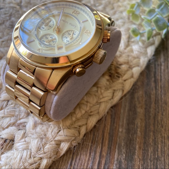 ⏱️ Men’s Gold Michael Kors Watch | Classic Style - Picture 8 of 15